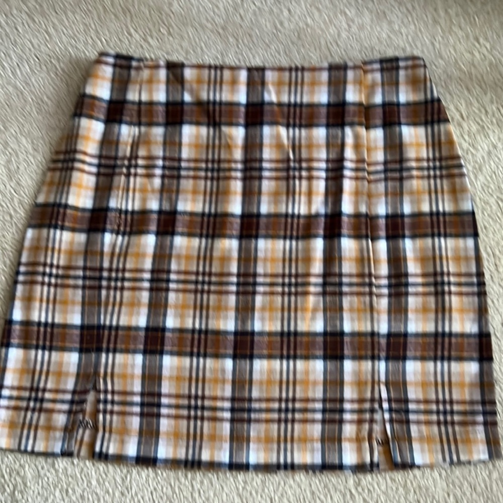 Love On a Hanger mustard, black and white skirt with back zipper size 7
